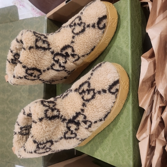 Gucci Women's Beige and Brown Shearling Boots